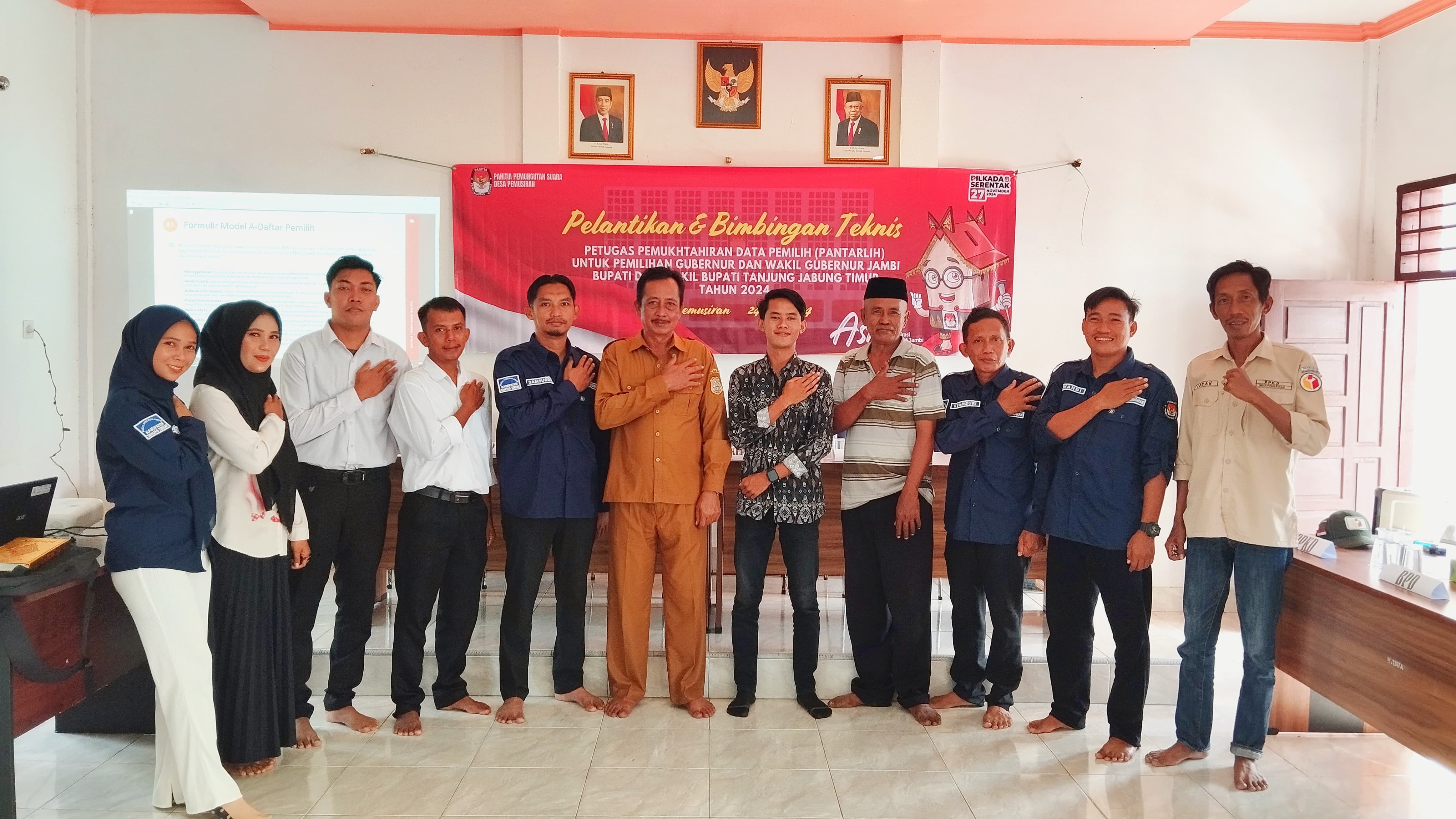 Pelantikan dan Bimbingan Teknis Pantarlih Desa Pemusiran: Langkah Awal Menuju Pemilihan yang Berkualitas